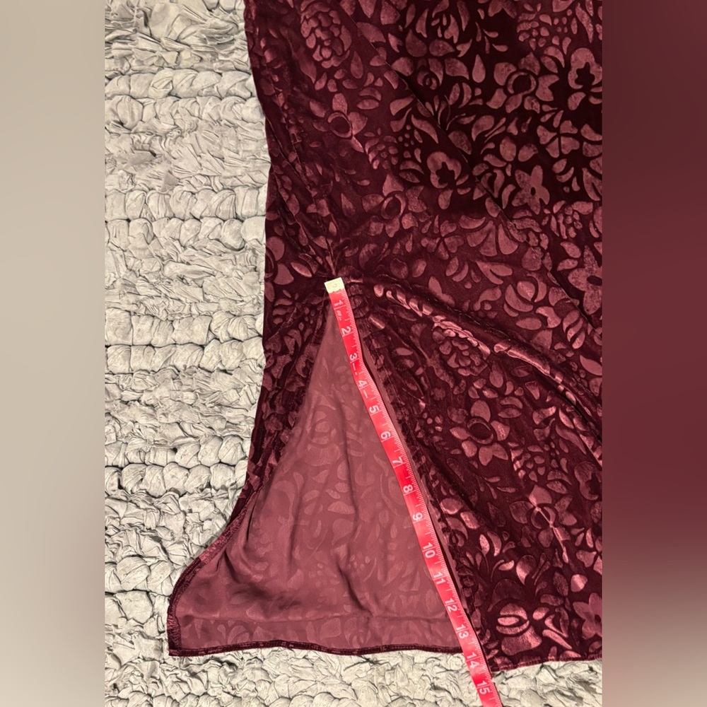 By Anthropologie Lounge Floral V-Neck Velvet Midi Dress in Plum - Picture 9 of 12